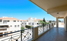 Spacious 2 bedrooms apartment with swimming pool for sale in Kiti