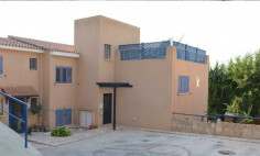 Large 2 bedroom maisonette with swimming pool for sale in Chloraka Large 2 bedroom maisonette with swimming pool for sale in Chloraka