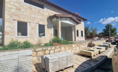 Beautiful 4 bedroom house with swimming pool for sale in Souni-Zanakia