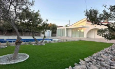 4 bedroom house with swimming pool to rent in Moni