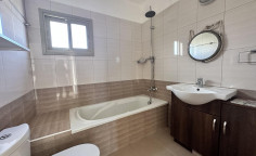 3 bedroom apartment for sale in Livadia 