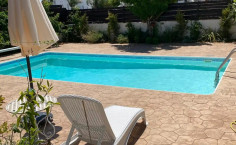 4 bedroom stunning house with private swimming pool in Oroklini 