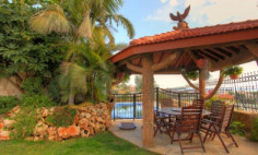 6 bedroom furnished house with swimming pool for sale in Agia Fyla