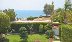 3 bedroom furnished house with swimming pool for sale in Coral Bay