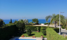 3 bedroom furnished house with swimming pool for sale in Coral Bay