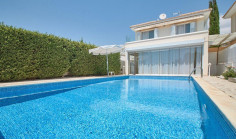 3 bedroom furnished house with swimming pool for sale in Coral Bay
