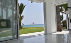 Beachfront house for sale on excellent location on Dekelia road offering the best sea view from beachfront bedroom on the island! Beachfront house for sale on excellent location on Dekelia road offering the best sea view from beachfront bedroom on the island!