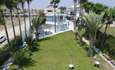 Beachfront house for sale on excellent location on Dekelia road offering the best sea view from beachfront bedroom on the island! Beachfront house for sale on excellent location on Dekelia road offering the best sea view from beachfront bedroom on the island!