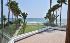 Beachfront house for sale on excellent location on Dekelia road offering the best sea view from beachfront bedroom on the island! Beachfront house for sale on excellent location on Dekelia road offering the best sea view from beachfront bedroom on the island!