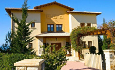 5 bedroom furnished house with swimming pool for sale in Aphrodite Hills