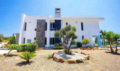 Luxury villa on a big plot of land 
