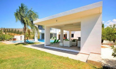 Luxury villa on a big plot of land 