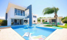 Luxury villa on a big plot of land 