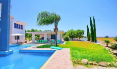 Luxury villa on a big plot of land 