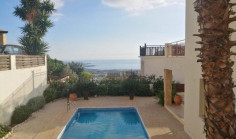Luxury 3 bedroom house with swimming pool to rent in Peyia
