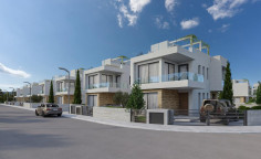 Spacious 3 bedrooms house with swimming pool for sale in Kato Paphos