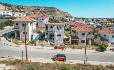 Large 3 bedroom villa for sale in Oroklini