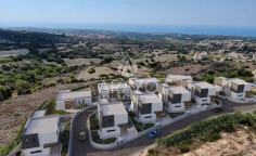 Spacious 3 bedroom villa with swimming pool for sale in Tala