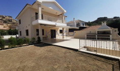 Three bedroom luxury house for sale in Agios Tychonas 