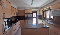 Three bedroom luxury house for sale in Agios Tychonas 