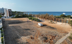 Modern seafront apartment with pool in Protaras 