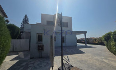 For sale spacious detached house Agios Athanasios sea view 
