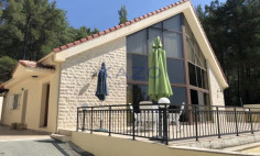 Spacious Platres villa with pool on large plot 