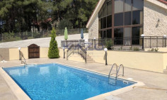 Spacious Platres villa with pool on large plot 