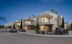 Modern villa with pool in vibrant Geroskipou area 