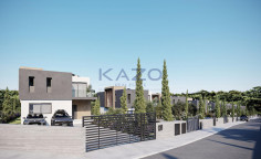 Modern villa with private pool and large plot 