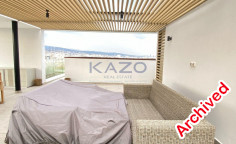 Penthouse apartment in central Mesa Geitonia with pool 
