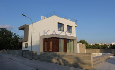 Modern three bedroom villa for sale in Mesogi 