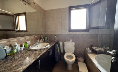 For sale: spacious house in Larnaka with two plots 