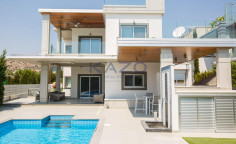 Spacious Agios Tychonas villa with pool gym 