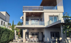 Spacious Agios Tychonas villa with pool gym 