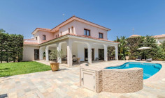 Luxury 4 bedroom house for sale in Pernera