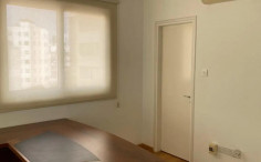 Spacious commercial to rent in Agioi Omologites