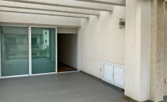 Spacious commercial to rent in Agioi Omologites