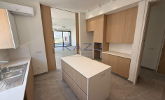 3-bed panoramic view penthouse in Neapolis 