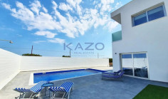 4-bed villa with private pool in Akrotiri 