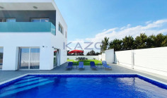 4-bed villa with private pool in Akrotiri 