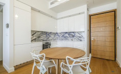 Luxurious 1-bed fully furnished seafront apartment in Mouttagiaka area 
