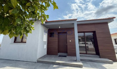 3-bed furnished house to rent in Eptagonia 