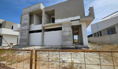 Large 4 bedrooms house for sale in Lakatamia