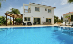 4 bedroom house to rent in Protaras