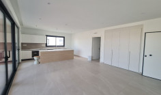 Large 3 bedroom apartment for sale in Lakatamia