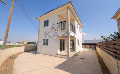 Two-bedroom house with swimming pool in Xylofagou, Larnaca 