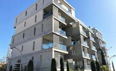 2-bed apartment with sea and mountain views, top floor 