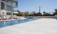 2-bed apartment with sea and mountain views, top floor 