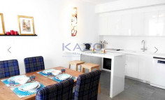 2-bed apartment with sea and mountain views, top floor 